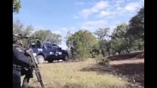 Video “Ahí quedó el 20” exclama un policía federal durante un enfrentamiento a balazos cont [upl. by Ehlke]