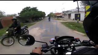 🚨 Impresionante persecución de la policía de Rosario a dos motochorros [upl. by Aiuqal760]