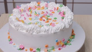 The easiest way to decorate a cake using whipped cream [upl. by Jacquenetta984]