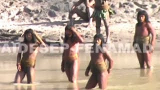 Lost Peruvian tribe make first contact [upl. by Michiko]